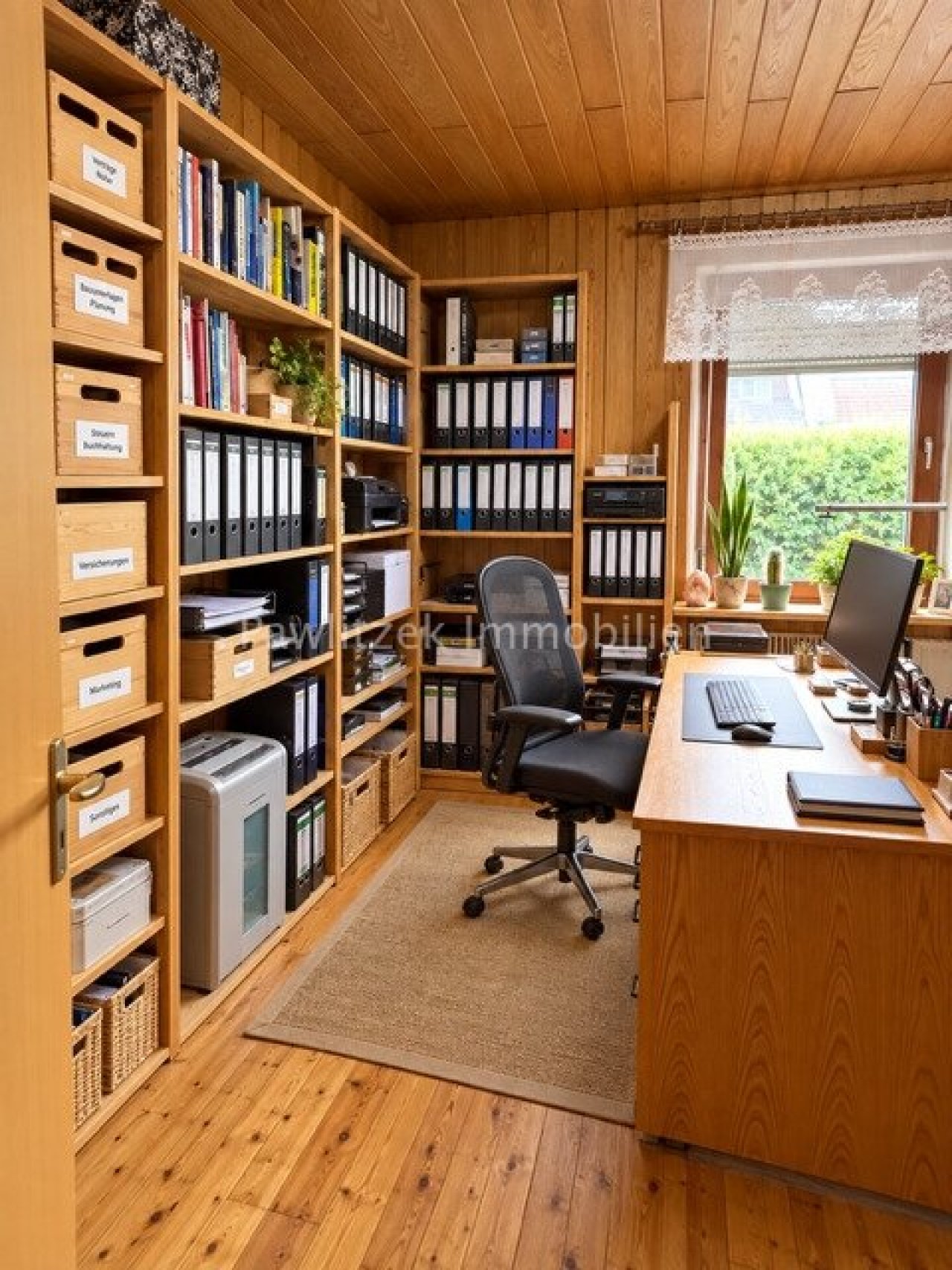 Büro EG