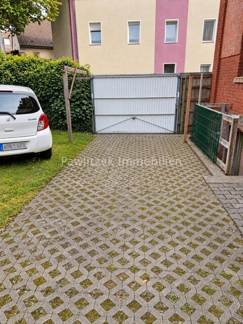 Einfahrt aufs Grundstück 